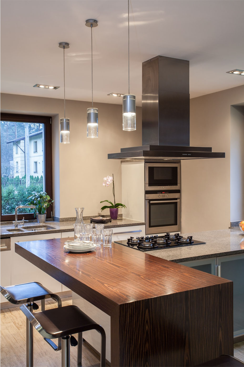 تصميم وتنفيذ أثاث مخصص